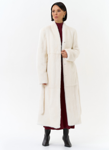 Белая шуба из меха норки с поясом