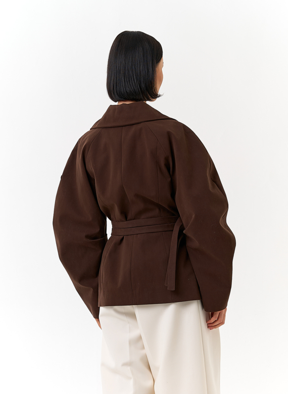 Женская куртка с объемными рукавами