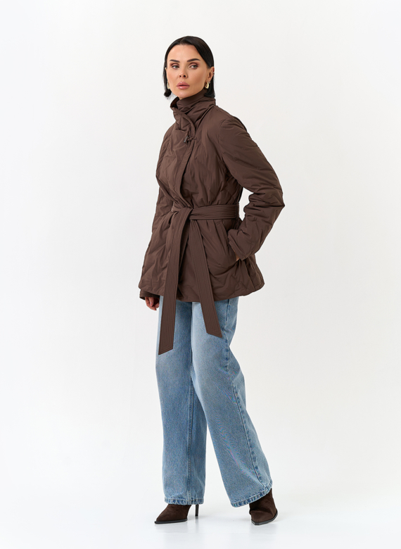 Женская куртка с поясом