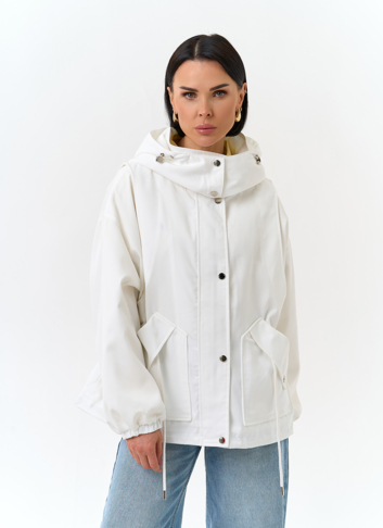 Женская куртка ветровка белого цвета