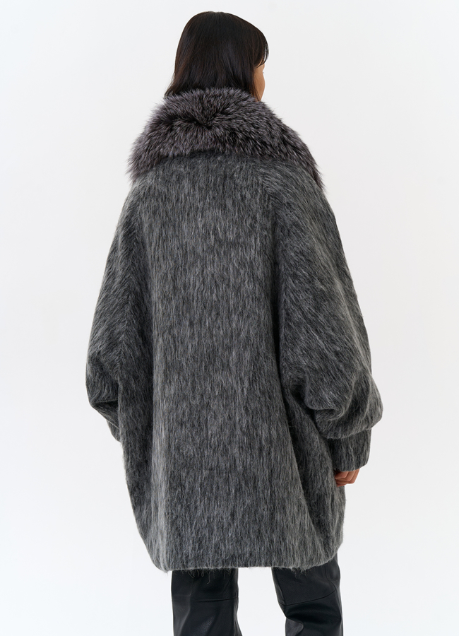 фото Женский удлиненный пуховик с отделкой из меха чернобурки модель № 31817