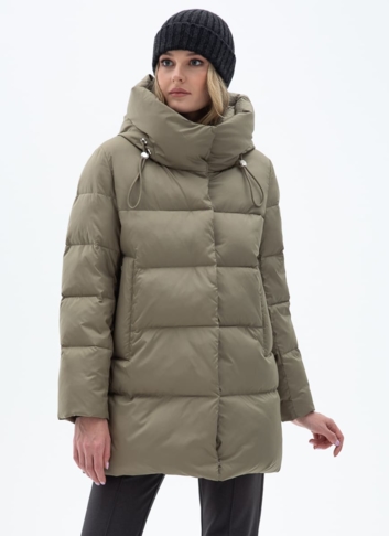 Женский пуховик с капюшоном