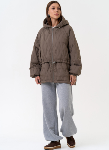 Женская куртка в коричневом цвете с капюшоном