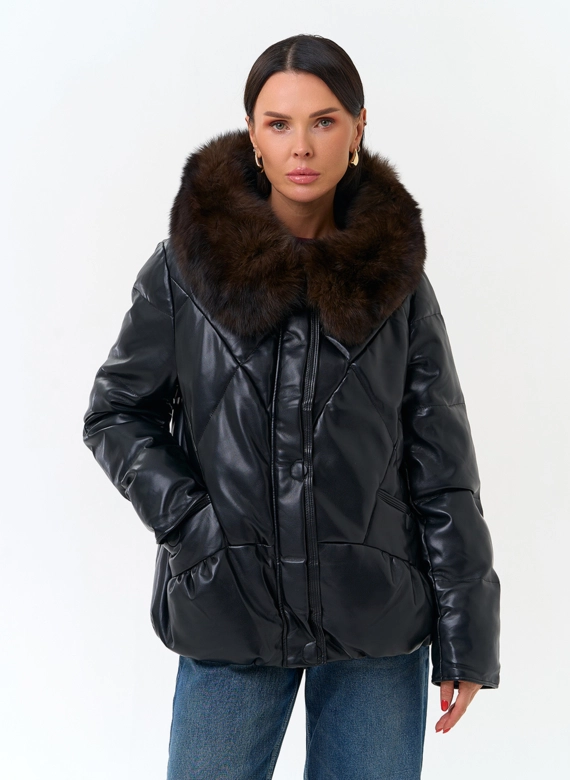 Женский пуховик из эко кожи с капюшоном фото
