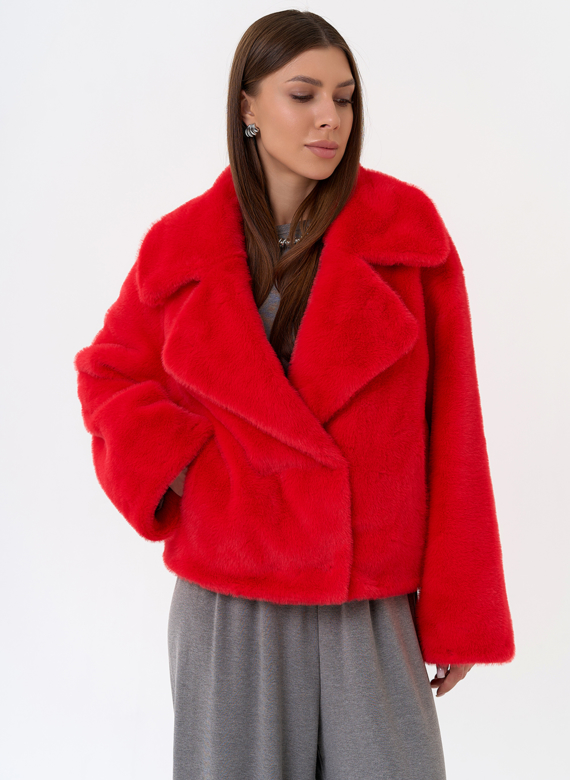 Куртка женская из эко меха в красном цвете