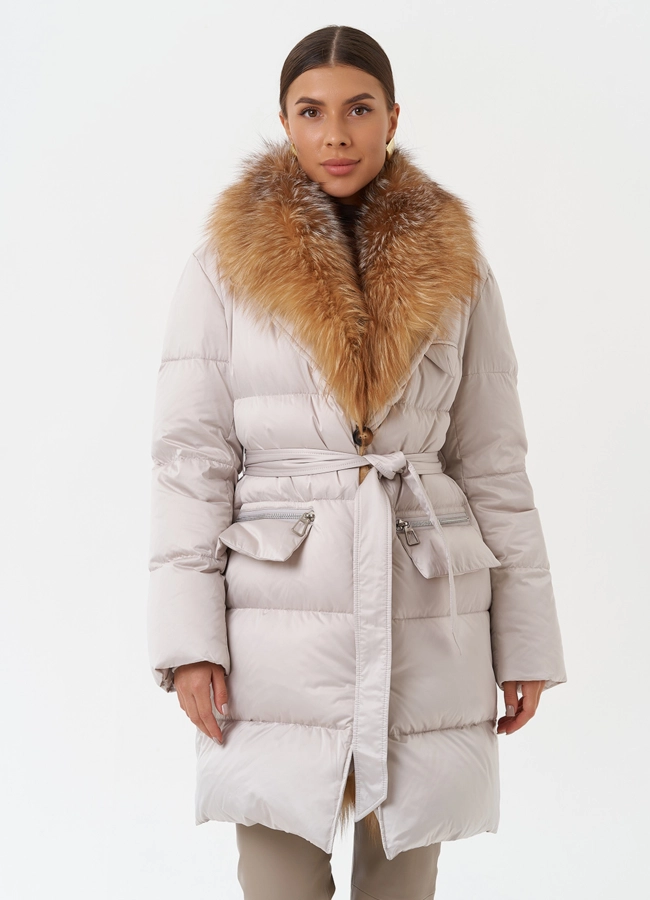 Женский пуховик с отделкой из меха лисы модель № 28569 меха малина