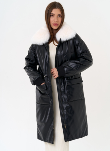 Женский пуховик из эко кожи с воротником из эко меха