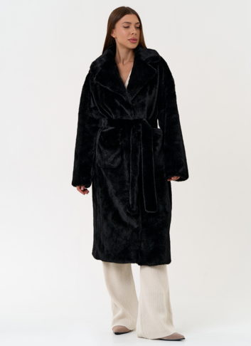 Пальто из эко меха с английским воротником