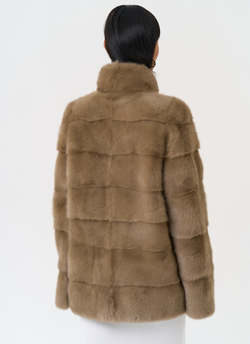 Короткая шуба из норки с воротником стойкой