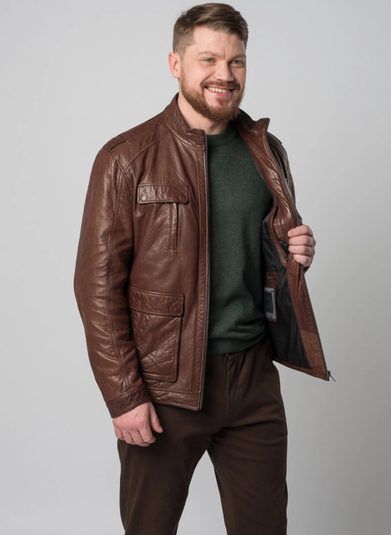 Мужская кожаная куртка коричневого цвета