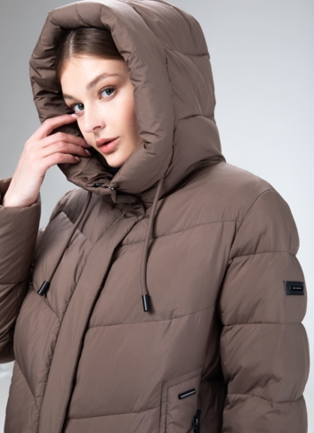 Женский пуховик с капюшоном 