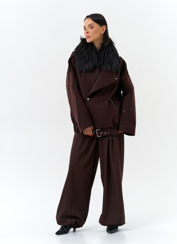 Женское укороченное пальто с отделкой из меха лисы