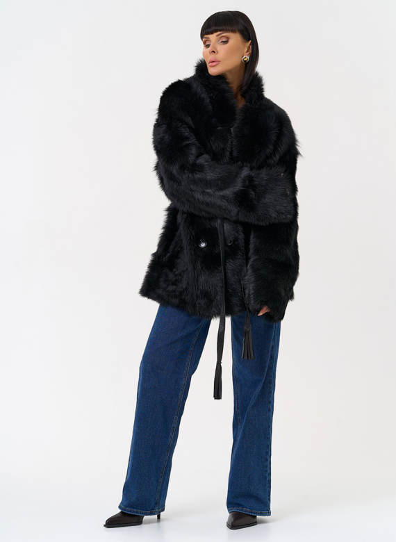 Двухсторонняя дубленка черного цвета с декоративным поясом