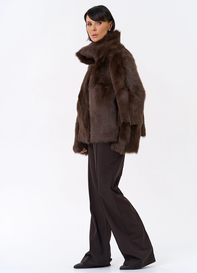Женская короткая дубленка с воротником стойкой модель № 31928 в рассрочку