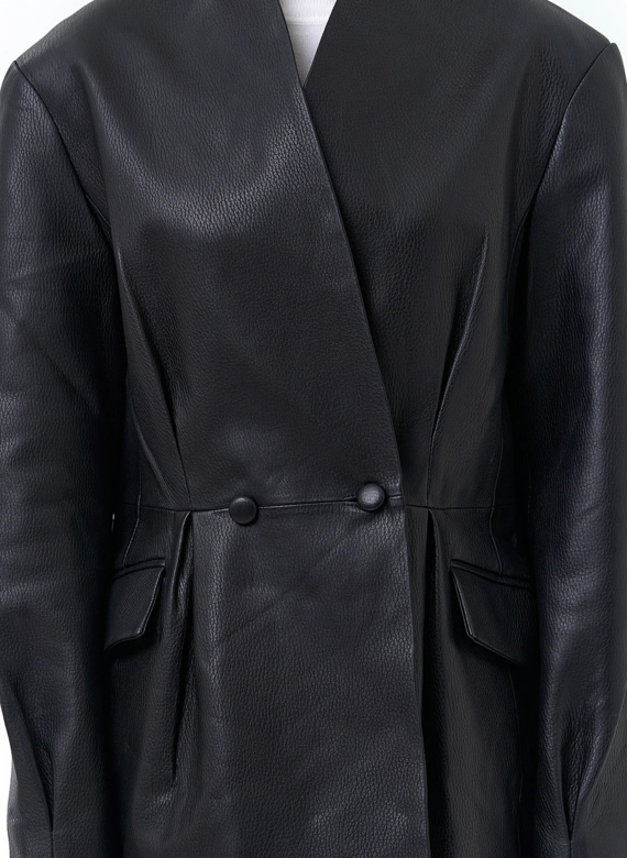 Двубортный жакет из натуральной кожи фото
