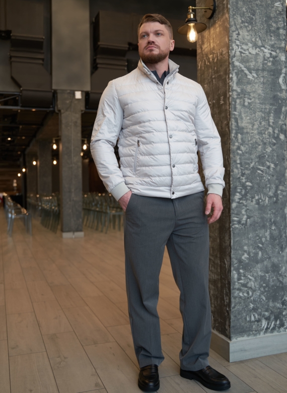 Мужская куртка серого цвета