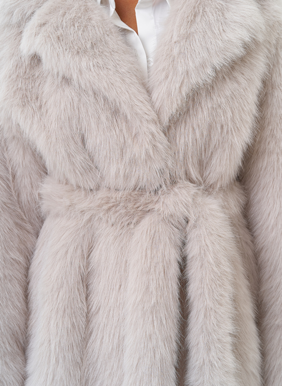 Женская шуба из эко меха в светло-сером цвете