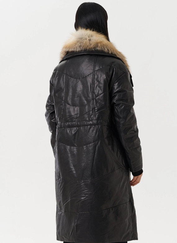 Женский кожаный пуховик с отделкой из меха лисы