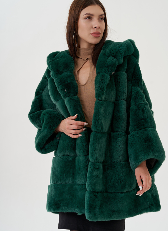 Шуба из меха кролика с капюшоном