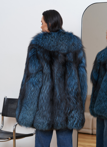 Шуба из меха чернобурки голубого цвета