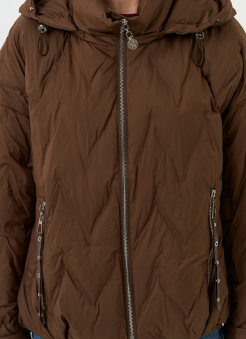 Женская куртка с капюшоном в коричневом цвете