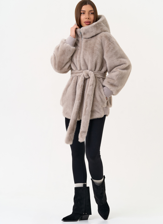 Женская куртка из эко меха с капюшоном