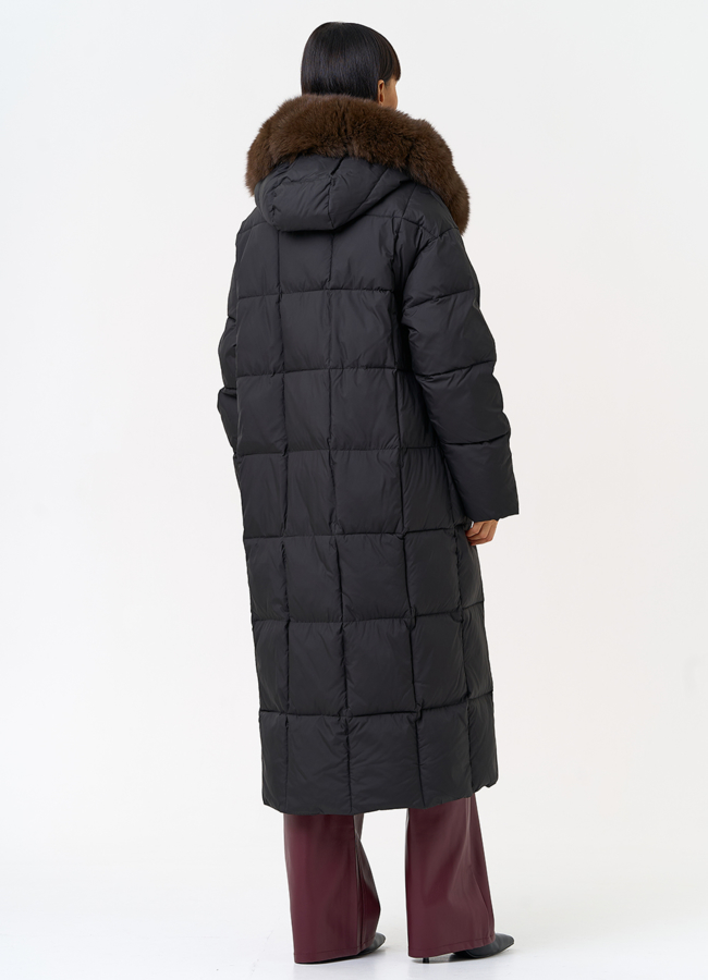 Женский пуховик черного цвета с капюшоном из меха песца модель № 31614 в кредит