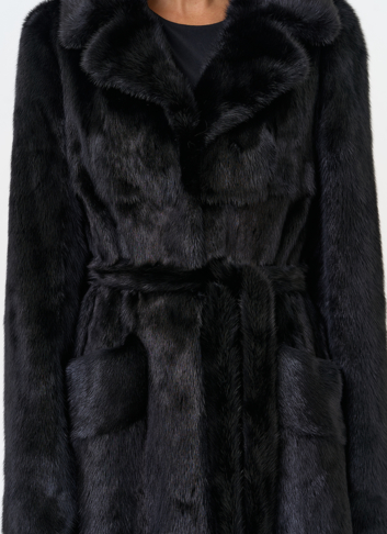 Длинная шуба из меха норки в черном цвете