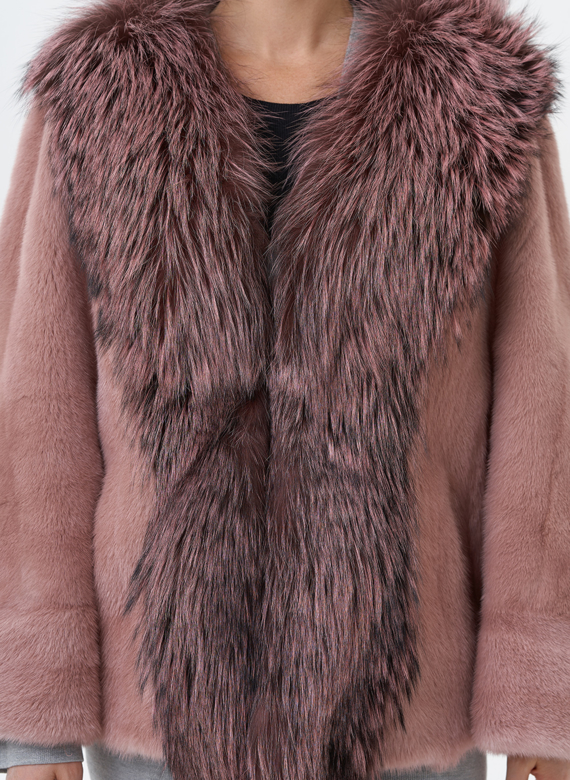 Короткая шуба из норки с чернобуркой