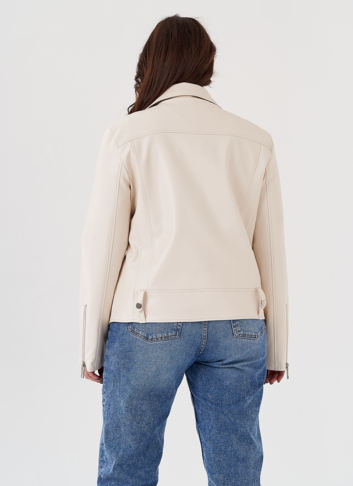 Светлая куртка косуха из эко кожи