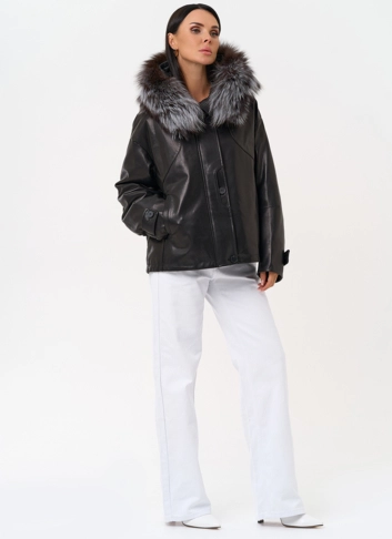Куртка с капюшоном из натуральной кожи фото