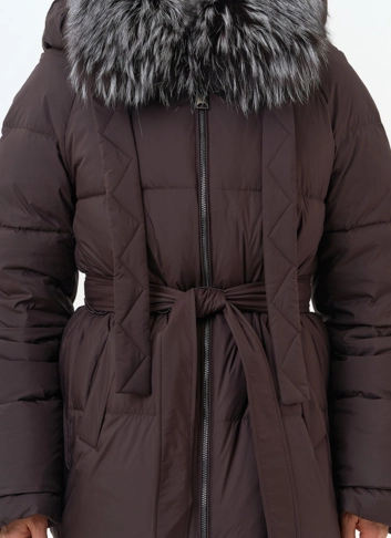 Женский пуховик с мехом чернобурой лисы на капюшоне фото