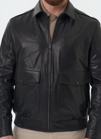 Мужская куртка из натуральной кожи черного цвета 