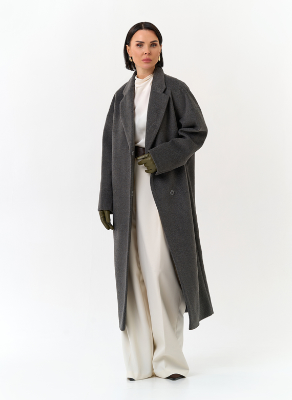 Женское пальто с английским воротником