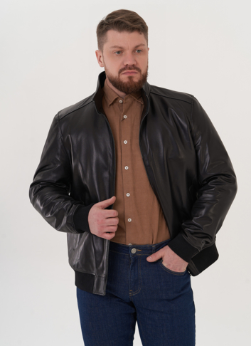 Кожаная куртка "бомбер" черного цвета