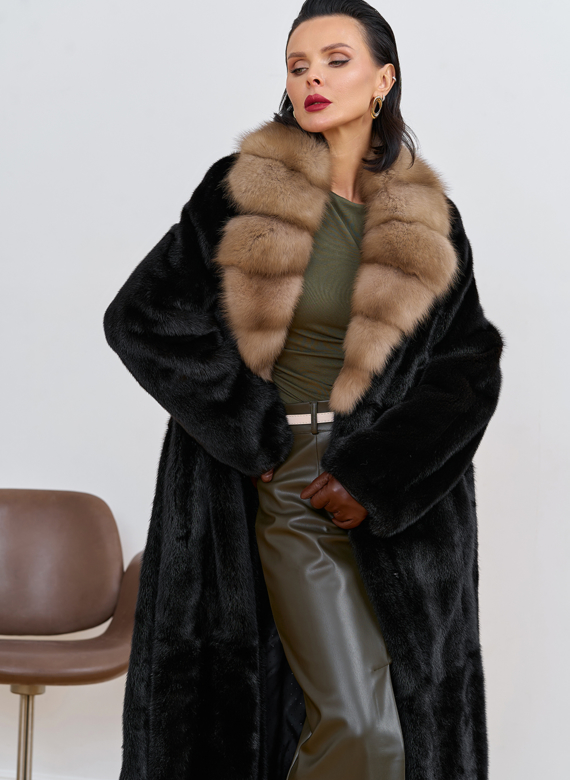 Шуба из меха норки с воротником из меха куницы
