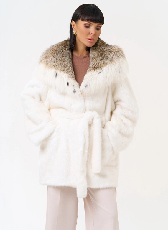 Женская шуба из меха норки с капюшоном из меха рыси