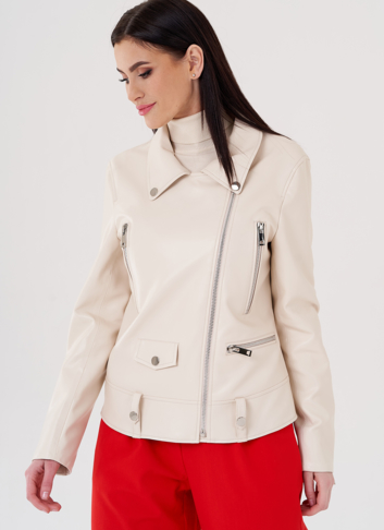 Светлая куртка косуха из эко кожи