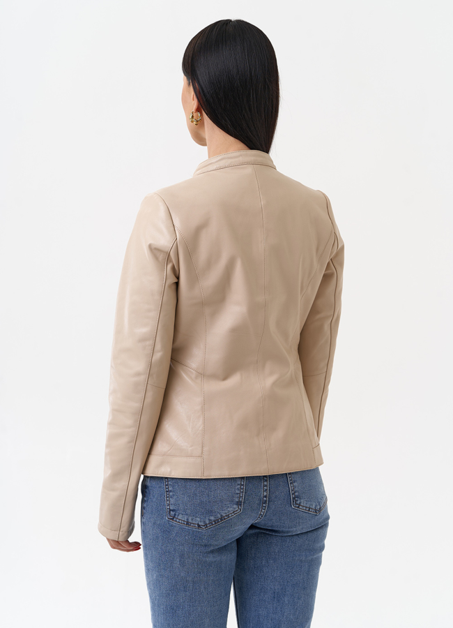 Светлая кожаная куртка модель № 75140 в кредит