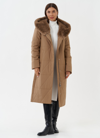 Пуховик с капюшоном из эко меха